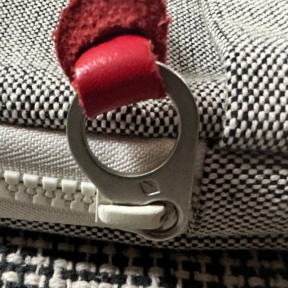 incase Terra Collection Sleeve Cream White and Fiery Red - Picture 5 of 13